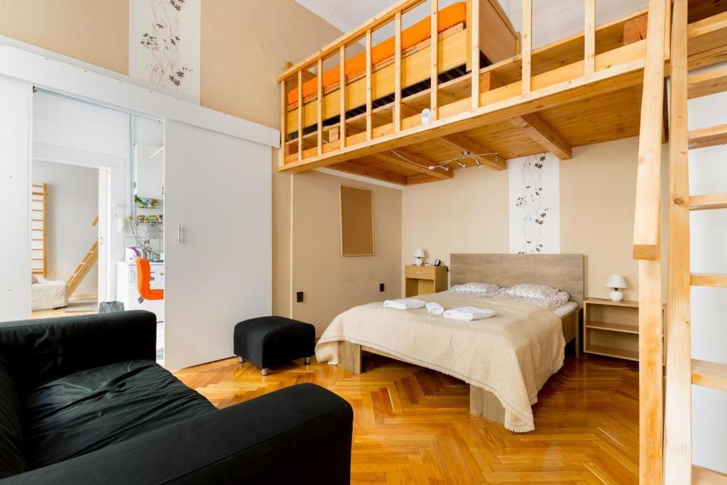 Apartment Szentkiralyi 5 - Double Basic In The Center - Self-check-in Budapest