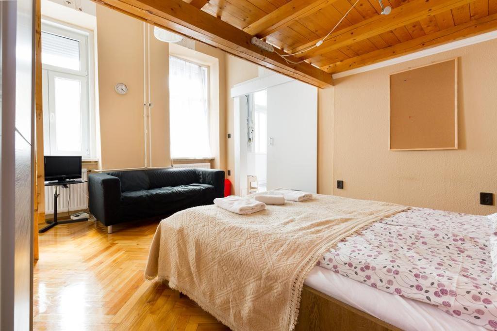 Apartment Szentkiralyi 5 - Double Basic In The Center - Self-check-in *